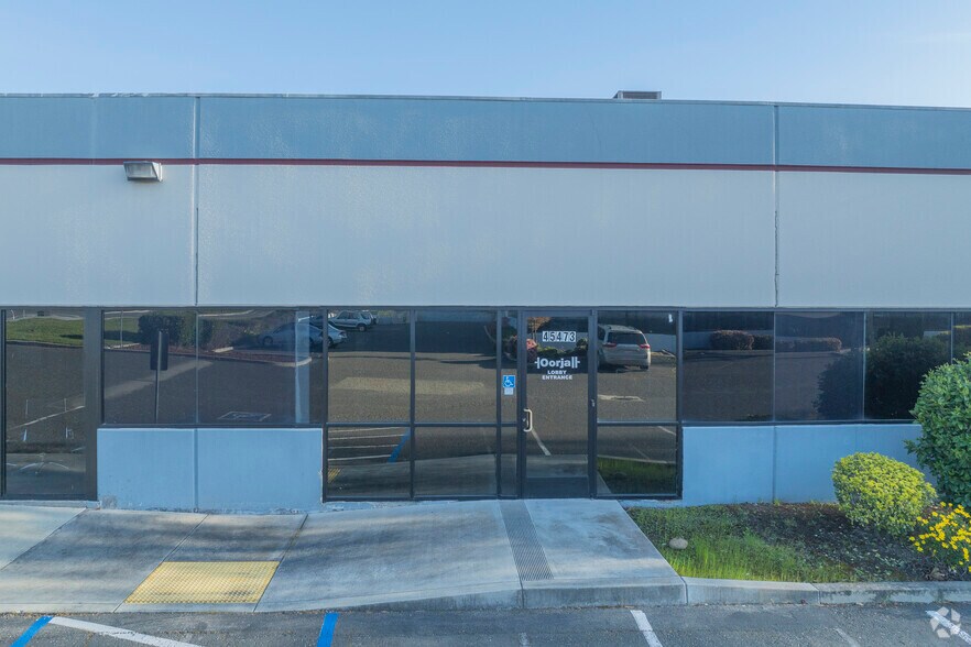 45437 Warm Springs Blvd, Fremont, CA à louer - Photo du bâtiment - Image 3 de 13