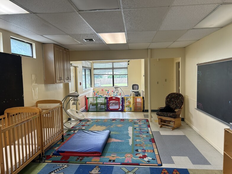 4020 Llewellyn Ave, Norfolk, VA for sale - Interior Photo - Image 2 of 6