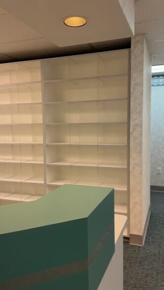 1568 Creekside Dr, Folsom, CA à louer - Vidéo sur l’inscription commerciale - Image 2 de 7