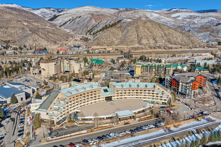 137 Benchmark Rd, Avon, CO à louer - Photo du bâtiment - Image 1 de 1