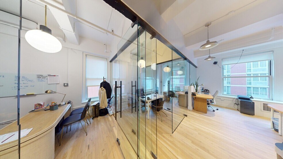336-342 W 37th St, New York, NY for lease - Building Photo - Image 3 of 7