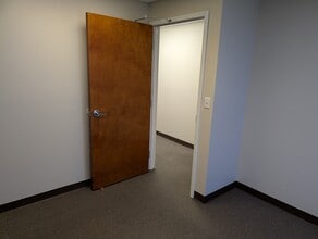 801 W Bay Dr, Largo, FL à louer Photo intérieure- Image 1 de 2