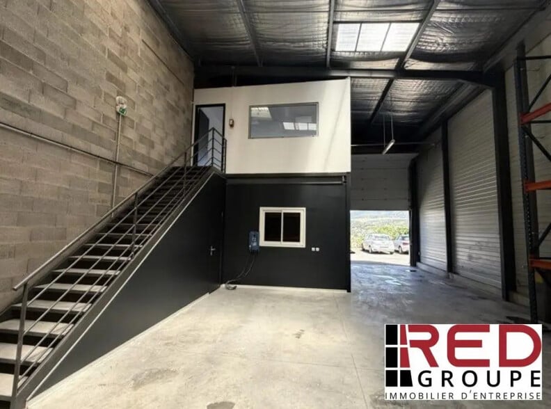 Industrial in Marseille for lease - Building Photo - Image 1 of 4