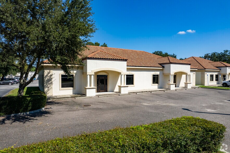 504 Corner Dr, Brandon, FL for sale - Building Photo - Image 3 of 6