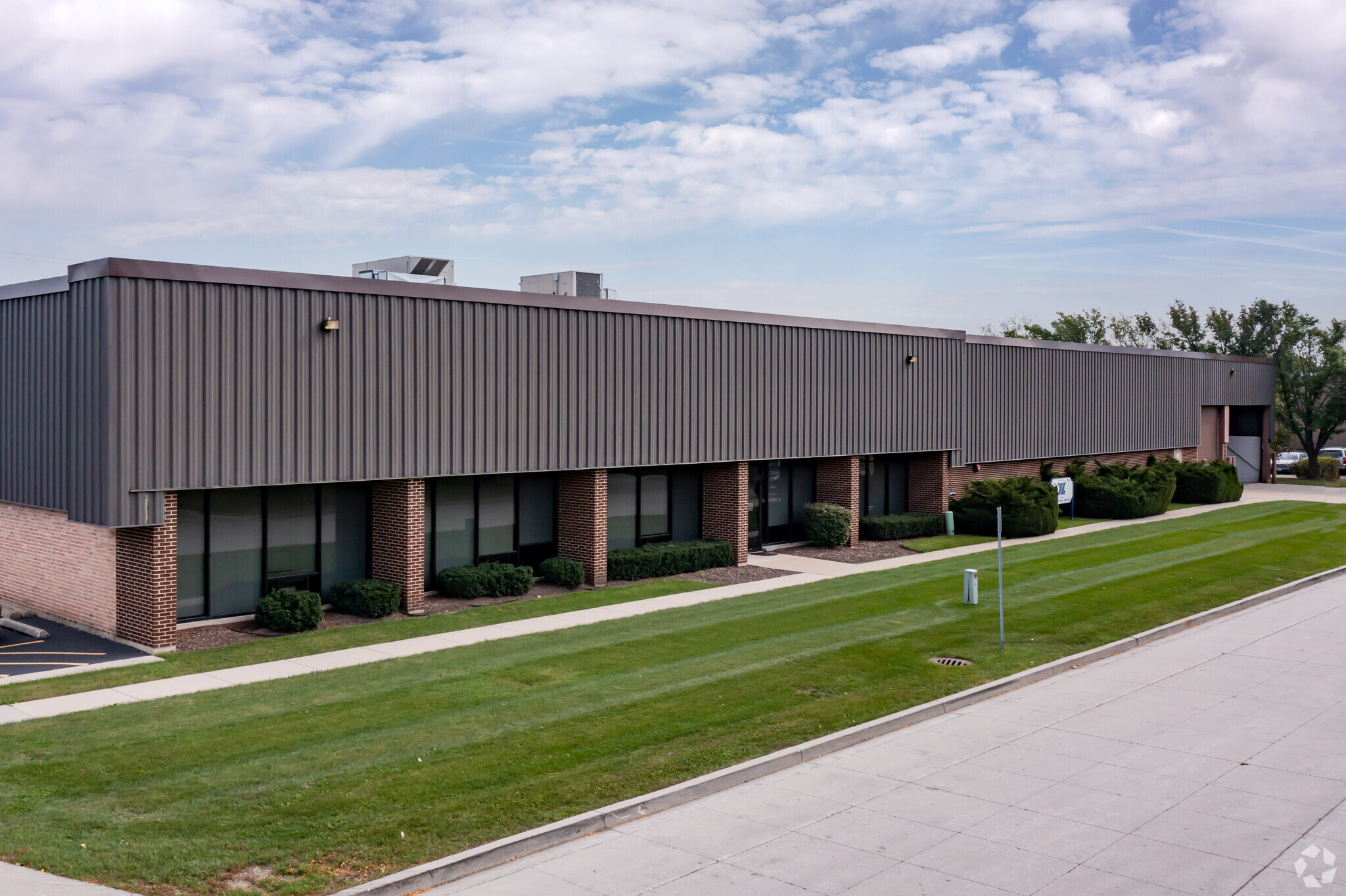 901 N Du Page Ave, Lombard, IL for lease Building Photo- Image 1 of 6