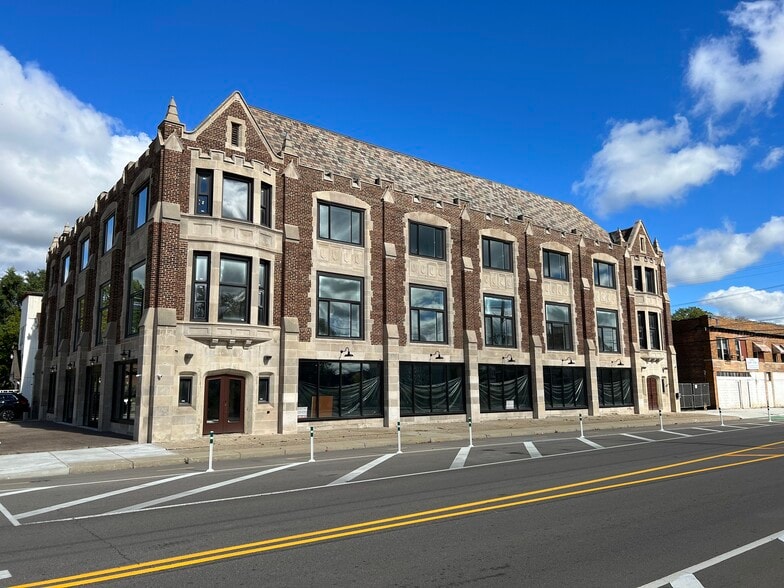 10103 Kercheval St, Detroit, MI for lease - Building Photo - Image 2 of 4