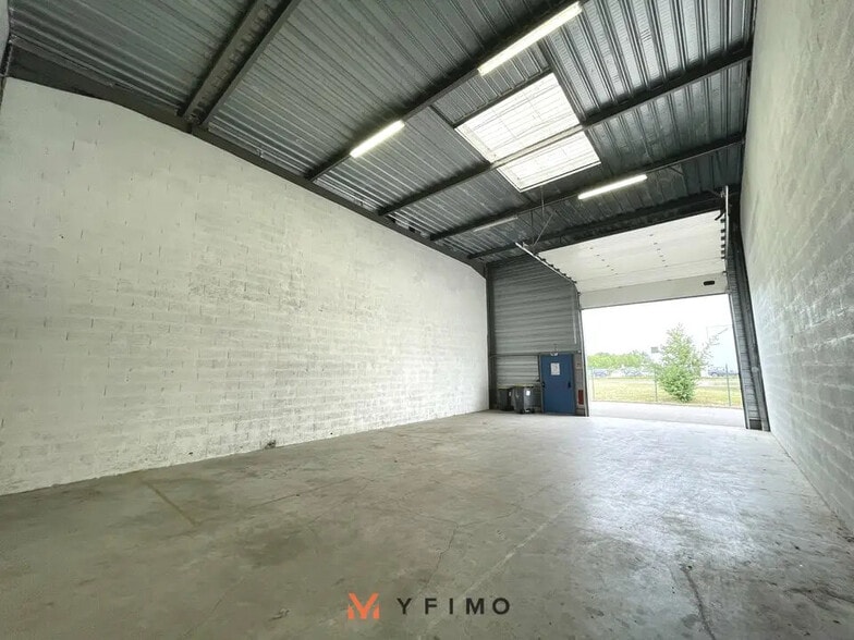 Flex in Aubergenville for sale - Interior Photo - Image 2 of 7