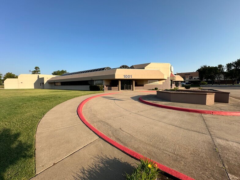 1001 S Douglas Blvd, Oklahoma City, OK for sale - Building Photo - Image 3 of 5