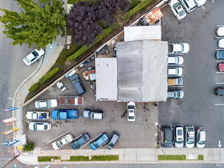 3110 Santa Rosa Ave, Santa Rosa, CA à vendre - Photo du bâtiment - Image 2 de 34