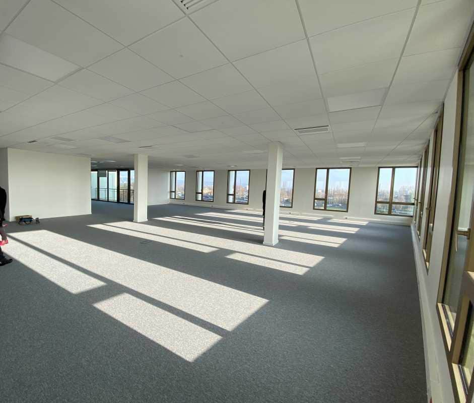 Retail in Villeurbanne for lease Interior Photo- Image 1 of 11