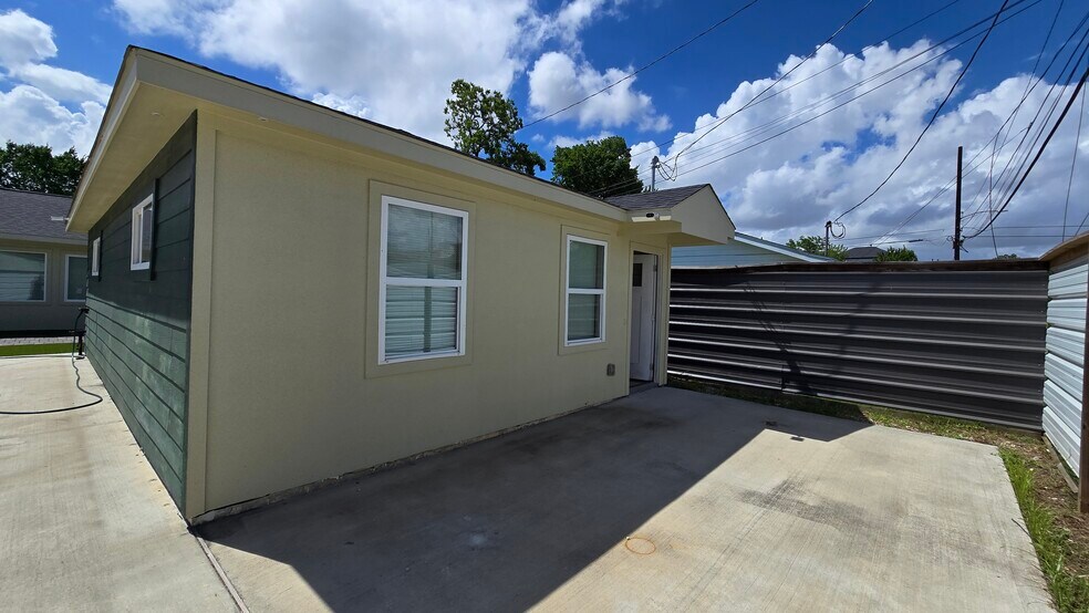 3733 Seabrook St, Houston, TX for sale - Primary Photo - Image 1 of 50