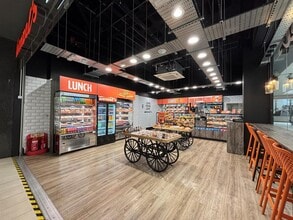 43 Wolsey Walk, Woking for lease Interior Photo- Image 1 of 3