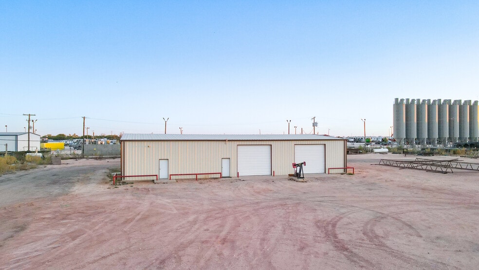 4417 W Industrial Ave, Midland, TX for lease - Building Photo - Image 2 of 19
