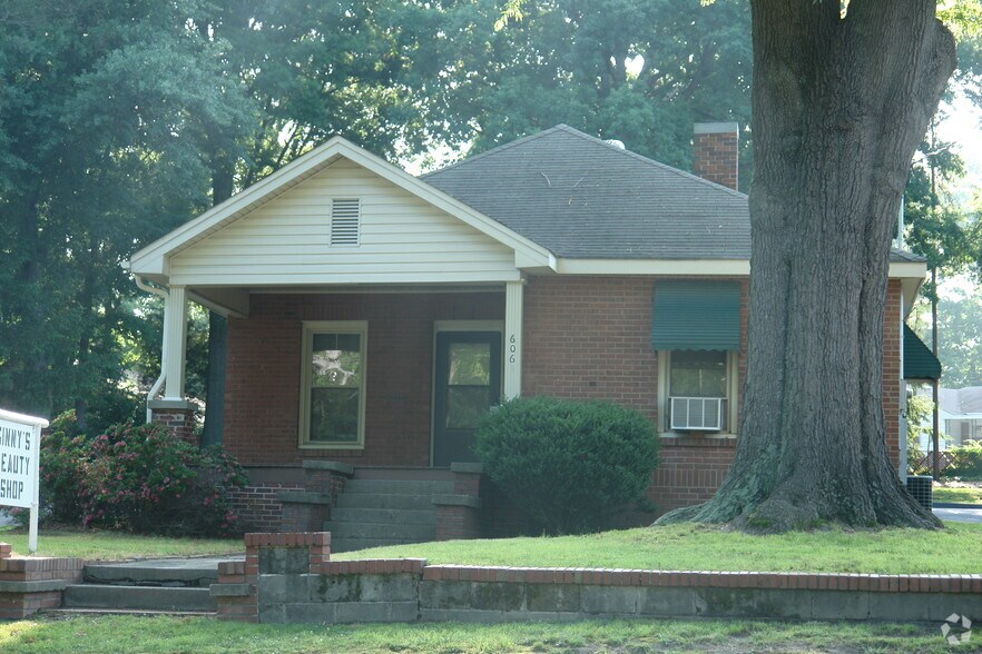 606 S Chestnut St, Gastonia, NC for sale - Primary Photo - Image 1 of 5
