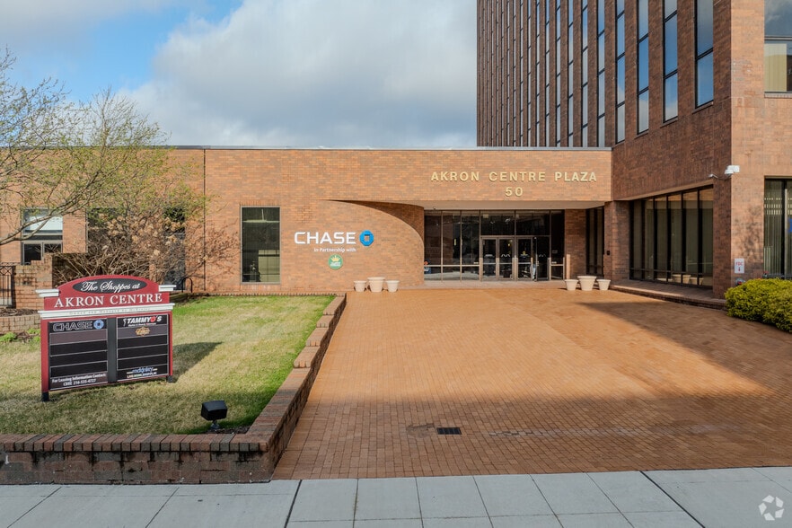 50 S Main St, Akron, OH à louer - Photo du bâtiment - Image 2 de 14