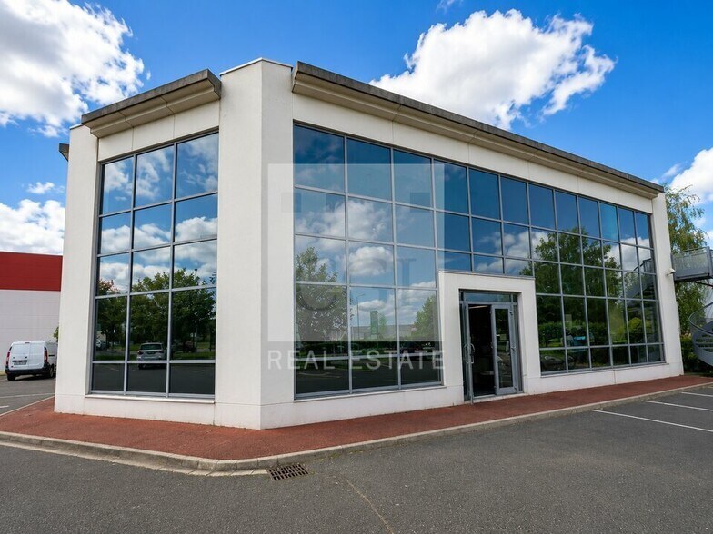 Retail in Limonest for lease - Building Photo - Image 2 of 13