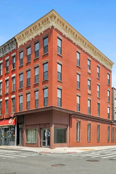 814 Manhattan Ave, Brooklyn, NY à vendre - Photo du bâtiment - Image 1 de 6
