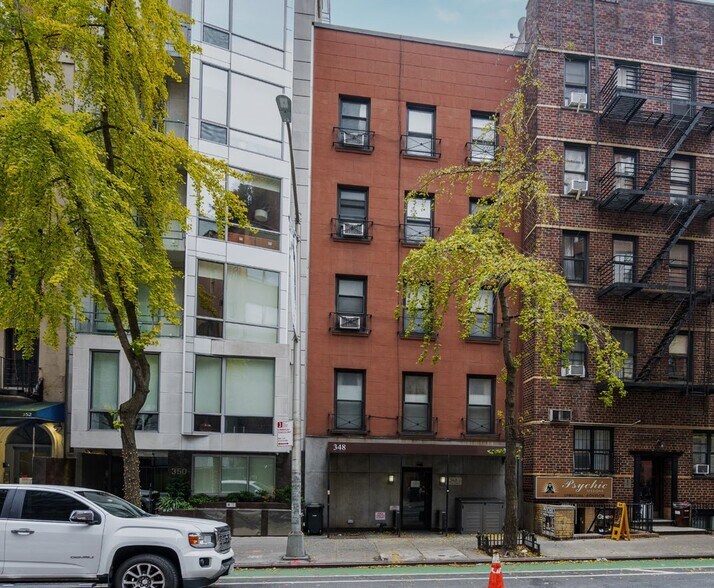 348 E 55th St, New York, NY à vendre - Photo du bâtiment - Image 2 de 4