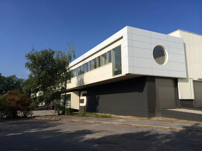 Flex dans SAINT-OUEN-L'AUMONE à louer - Photo du bâtiment - Image 2 de 9