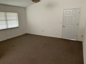 8028 Spring Hill Dr, Spring Hill, FL for lease Interior Photo- Image 2 of 3