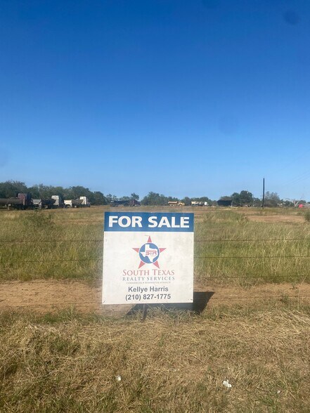 10709 US Highway 87 N, Adkins, TX à vendre - Photo du bâtiment - Image 2 de 8