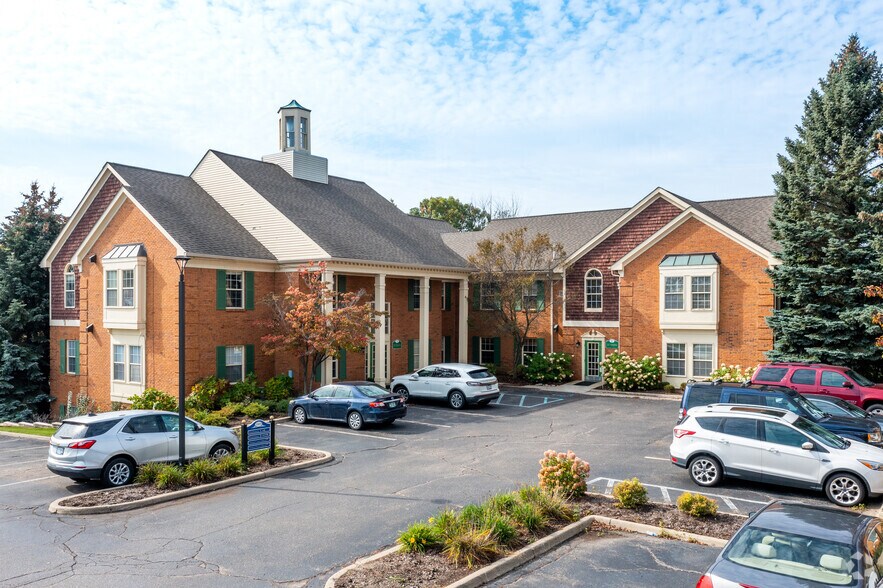 37899 W 12 Mile Rd, Farmington Hills, MI à louer - Photo du bâtiment - Image 1 de 5