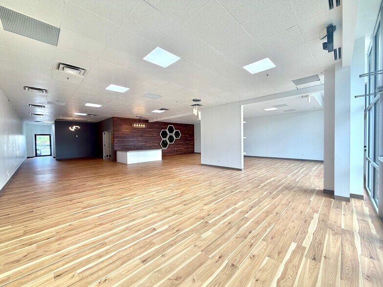 1805 SE Delaware Ave, Ankeny, IA à louer - Photo du bâtiment - Image 2 de 23