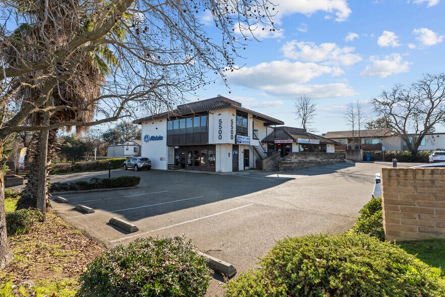 5500 Madison Ave, Sacramento, CA à louer - Photo du bâtiment - Image 2 de 16