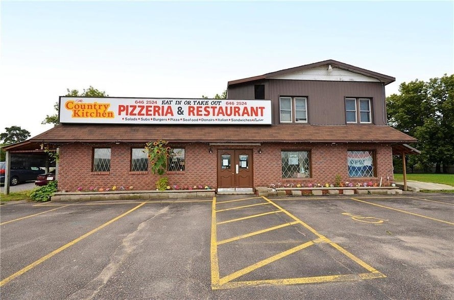 16453 Hwy 17, Whitewater Region, ON for sale - Primary Photo - Image 1 of 1