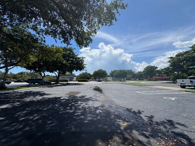 41 6th ct, Pompano Beach, FL à louer - Photo du bâtiment - Image 2 de 3