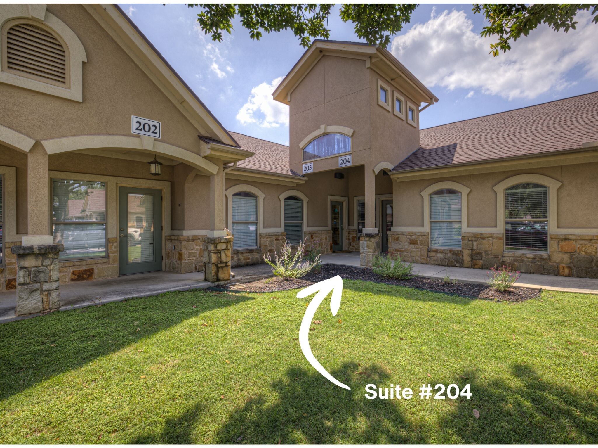 1619 E Common St, New Braunfels, TX for lease Building Photo- Image 1 of 11