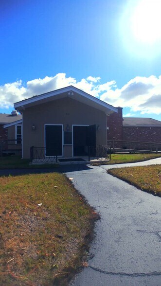 50 Pleasant St, Norton, MA à louer - Vidéo sur l’inscription commerciale - Image 2 de 41