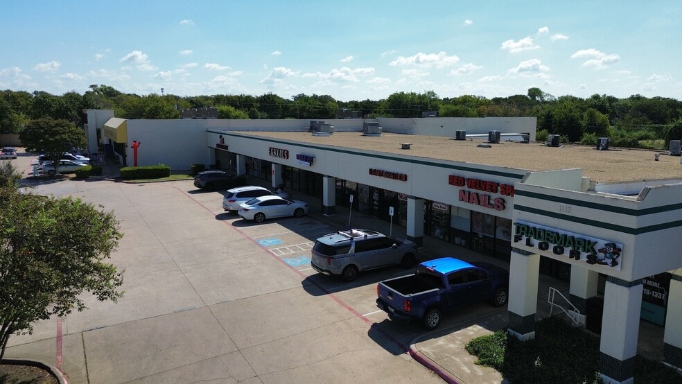 1113 W Pipeline Rd, Hurst, TX à louer - Photo du bâtiment - Image 2 de 10
