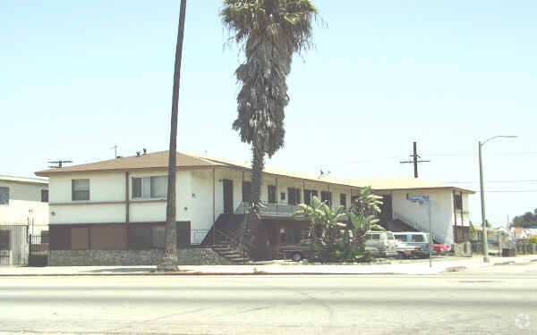 10520 S Figueroa St, Los Angeles, CA à vendre - Photo du bâtiment - Image 3 de 79
