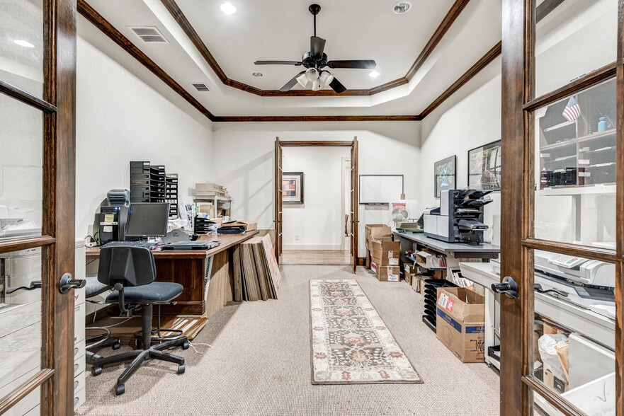 8209 Mid Cities Blvd, North Richland Hills, TX for lease - Interior Photo - Image 3 of 8