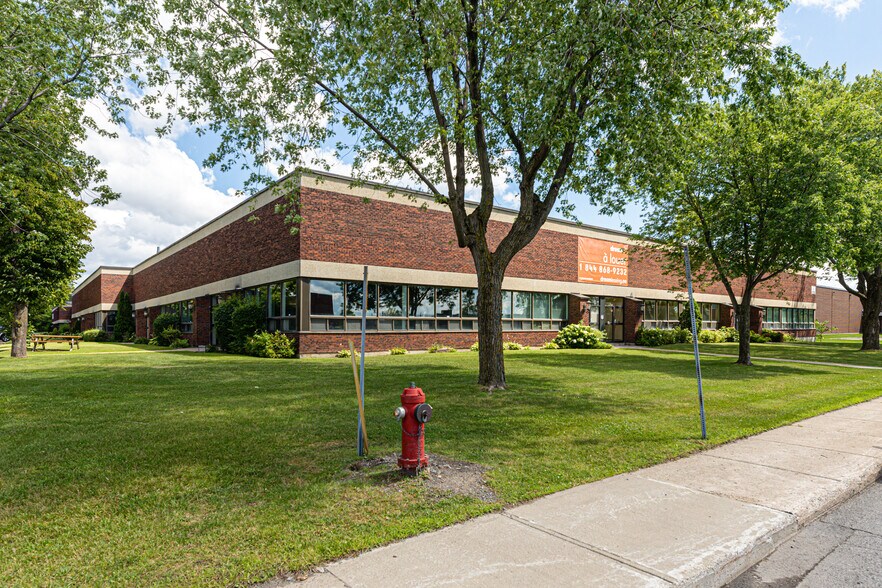 1624-1692 Ave 50th, Montréal, QC à louer - Photo du bâtiment - Image 3 de 6