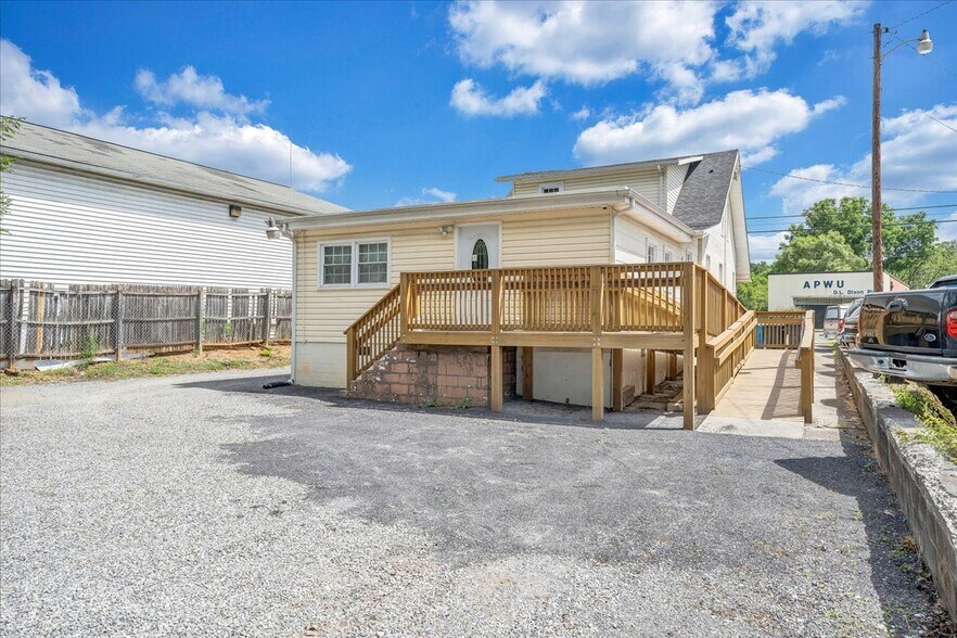 3118 Williamson Rd NW, Roanoke, VA à vendre - Photo du bâtiment - Image 2 de 28