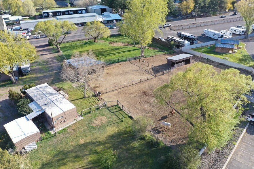 972 S Main St, Prineville, OR à vendre - Photo du bâtiment - Image 3 de 32