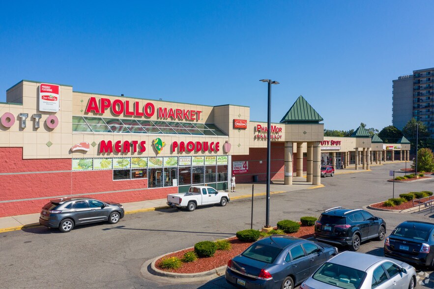 20250 W Seven Mile Rd, Detroit, MI à louer - Photo du bâtiment - Image 2 de 10