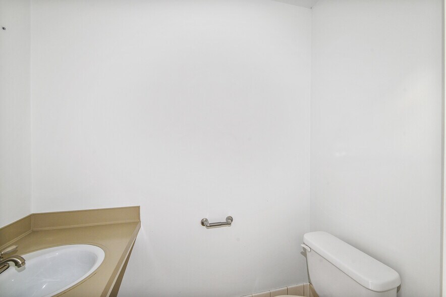 321 Main Ave, De Pere, WI à vendre - Photo du bâtiment - Image 2 de 36