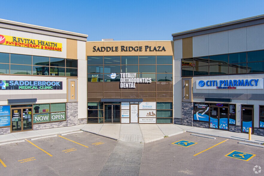 20 Saddlestone Dr, Calgary, AB à vendre - Photo principale - Image 1 de 1