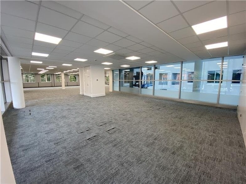 Bickenhill Ln, Birmingham for lease - Interior Photo - Image 3 of 10