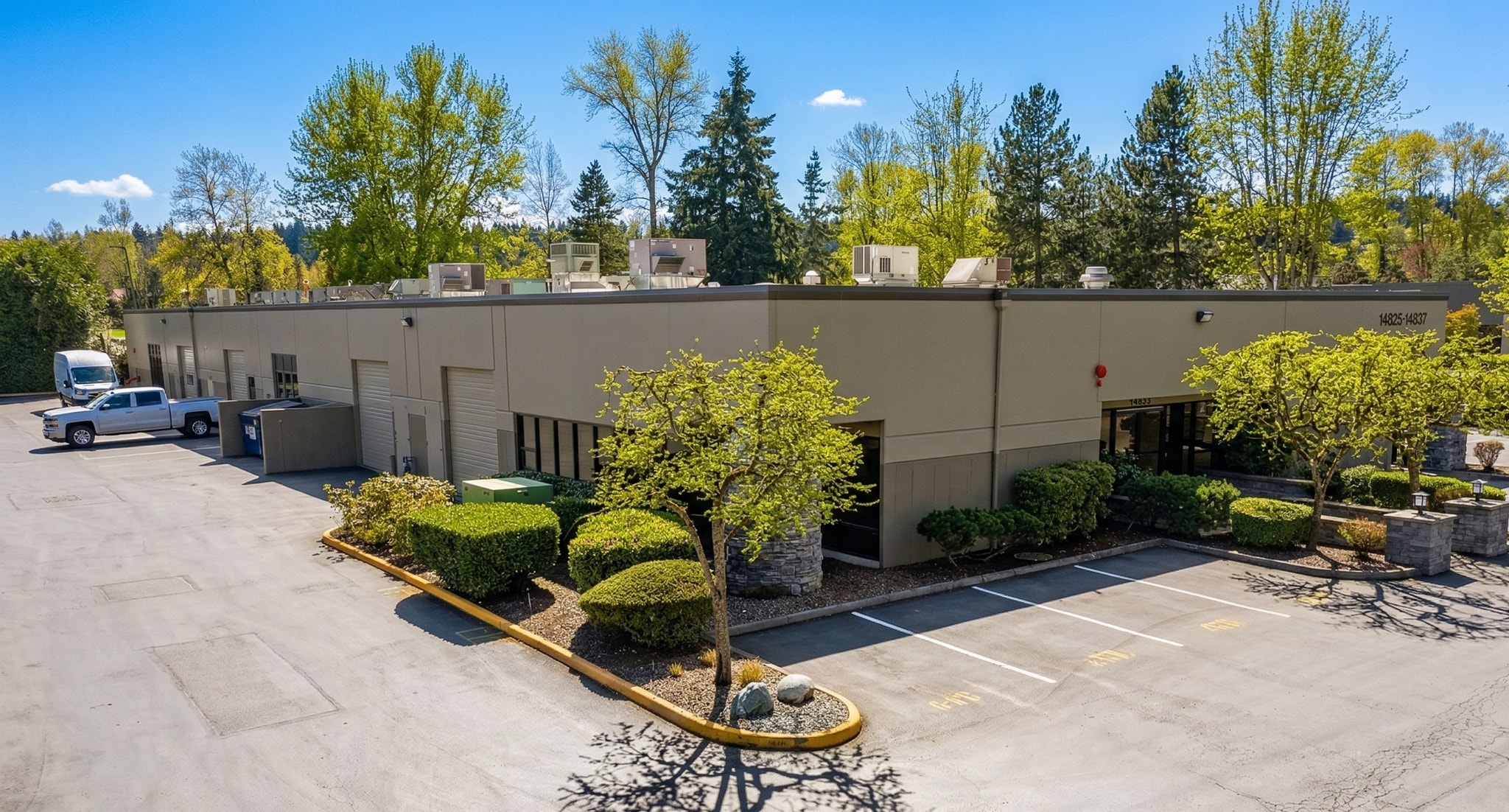 Willows NW Business Park portefeuille de 2 propriétés à vendre sur LoopNet.ca Photo principale- Image 1 de 4