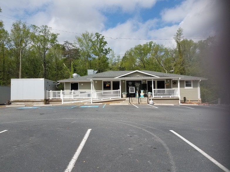 2064 Oakland Rd, Forest City, NC for sale - Primary Photo - Image 1 of 1