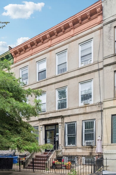 377 Chauncey St, Brooklyn, NY for sale - Building Photo - Image 1 of 4