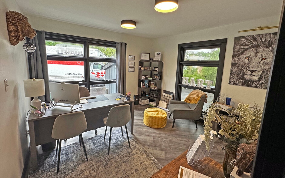 32300 Grand River Ave, Farmington, MI à louer - Photo intérieure - Image 2 de 9