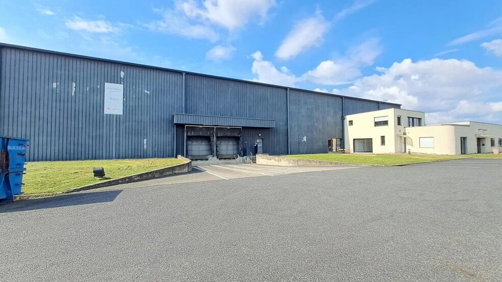 Flex in Saint-André-de-Corcy for lease - Building Photo - Image 2 of 6