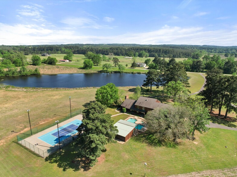 1173 FM 130, Daingerfield, TX à vendre - Photo du bâtiment - Image 2 de 40