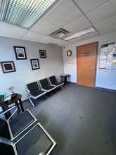 2341 Oakwood Dr, Cuyahoga Falls, OH for lease Interior Photo- Image 1 of 9