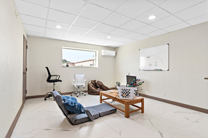 200 N San Jacinto St, Whitney, TX à louer - Photo du bâtiment - Image 3 de 22